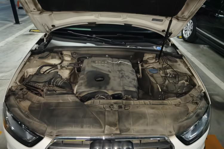 Used Audi A4L 2013 35 TFSI Automatic Standard Model Engine Bay