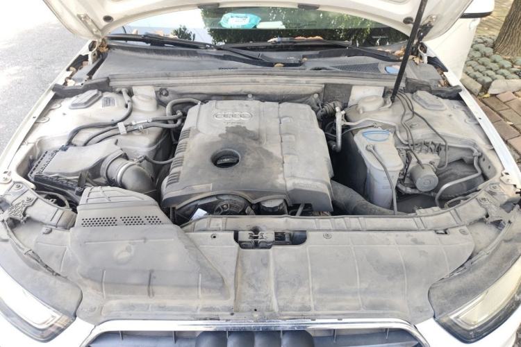 Used Audi A4L 2013 35 TFSI Automatic Standard Model Engine Bay