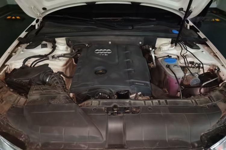 Used Audi A4L 2013 35 TFSI Automatic Comfort Model Engine Bay