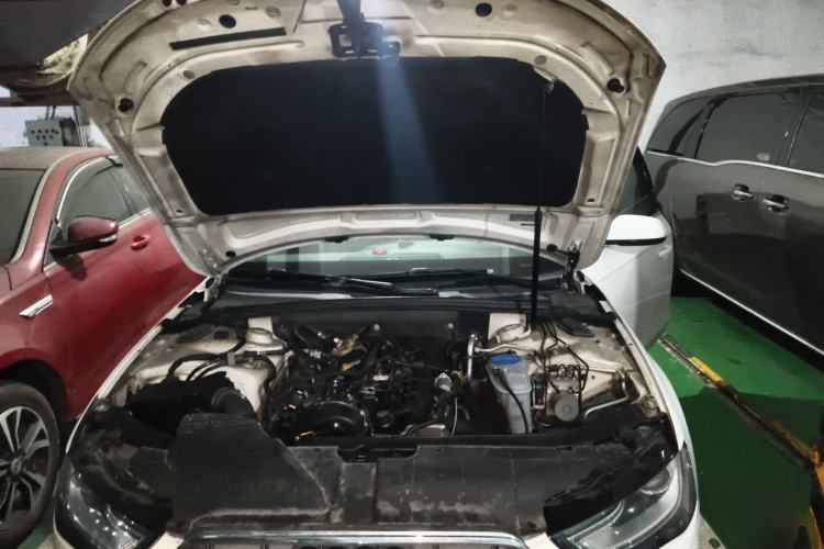 Used Audi A4L 2013 35 TFSI Automatic Standard Model Engine Bay