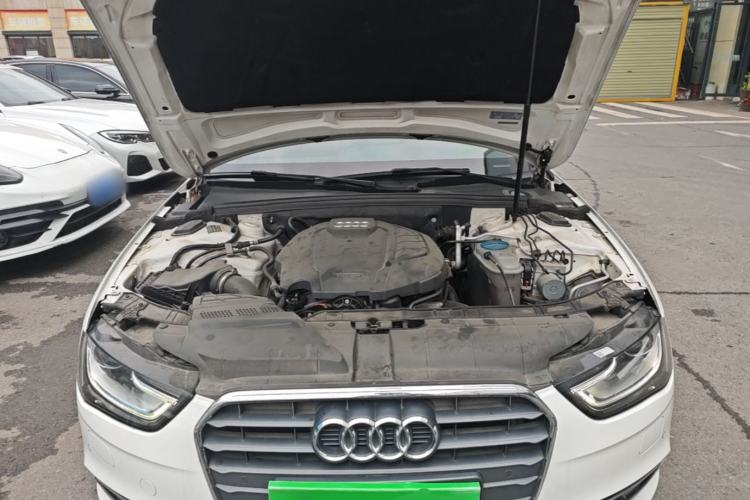 Used Audi A4L 2013 35 TFSI Automatic Standard Model Engine Bay