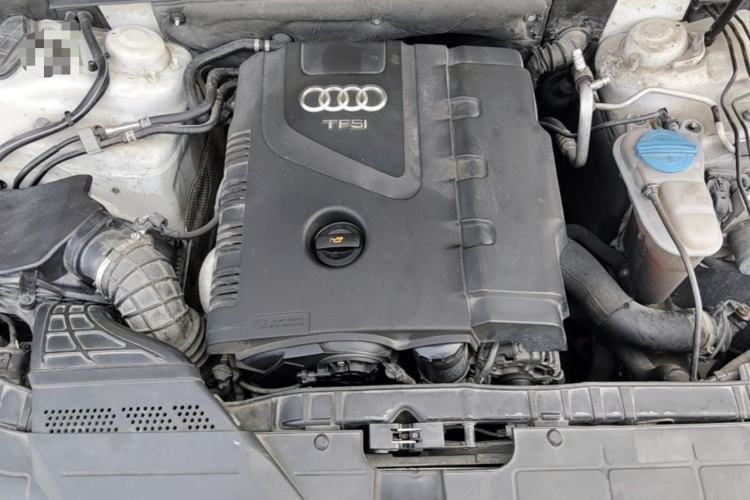 Used Audi A4L 2013 35 TFSI Automatic Standard Model Engine Bay