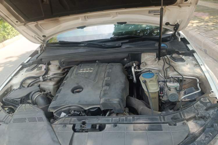 Used Audi A4L 2013 35 TFSI Automatic Standard Model Engine Bay