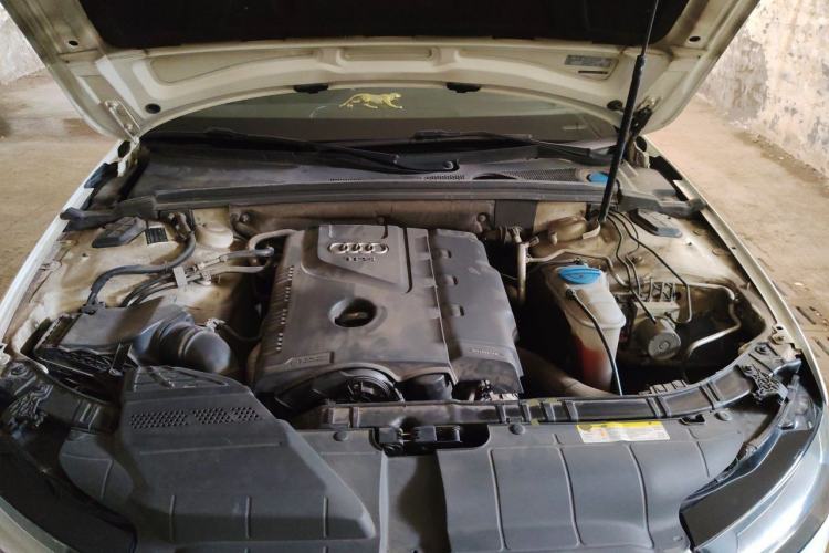 Used Audi A4L 2013 35 TFSI Automatic Standard Model Engine Bay