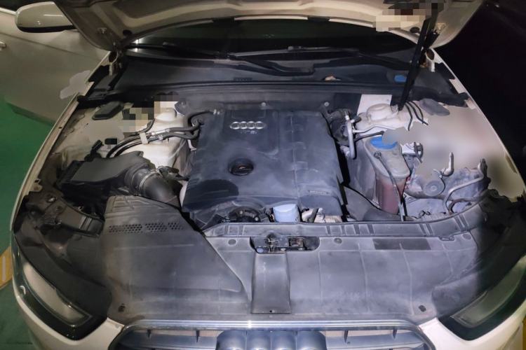 Used Audi A4L 2013 35 TFSI Automatic Standard Model Engine Bay