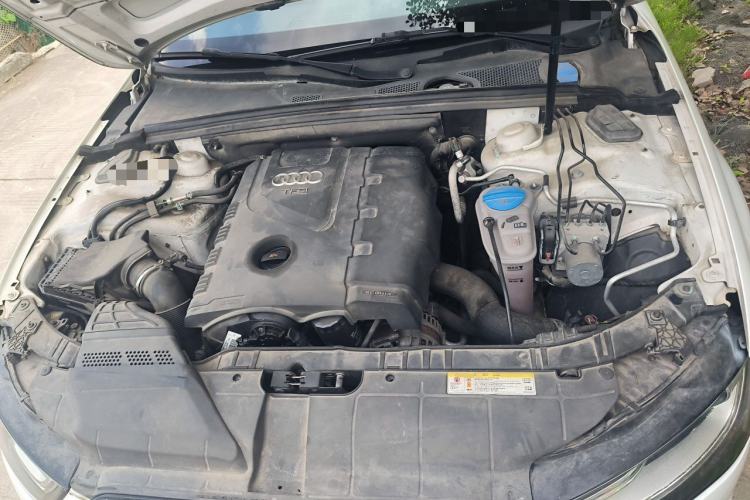 Used Audi A4L 2013 35 TFSI Automatic Standard Model Engine Bay