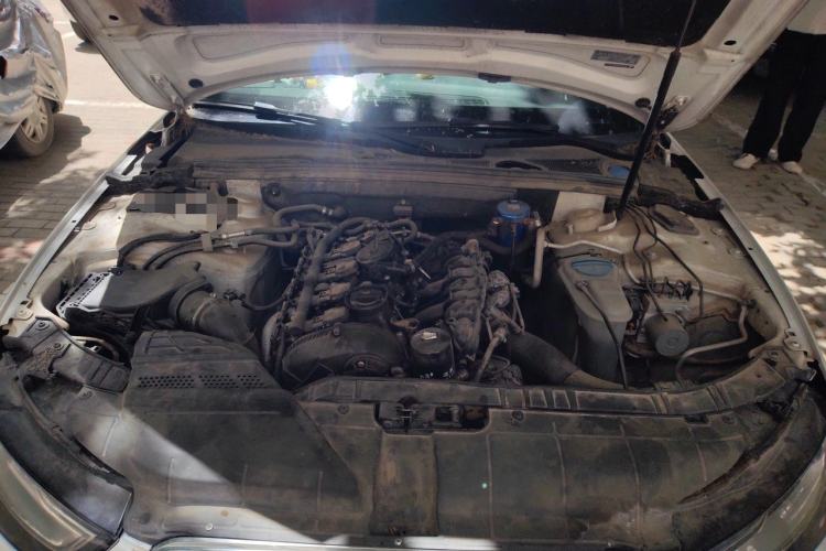 Used Audi A4L 2013 35 TFSI Automatic Comfort Model Engine Bay