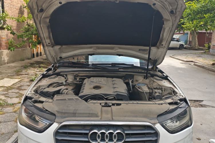 Used Audi A4L 2013 35 TFSI Automatic Comfort Model Engine Bay