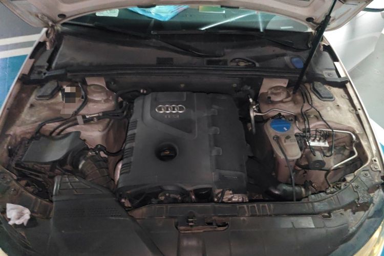 Used Audi A4L 2013 35 TFSI Automatic Standard Model Engine Bay
