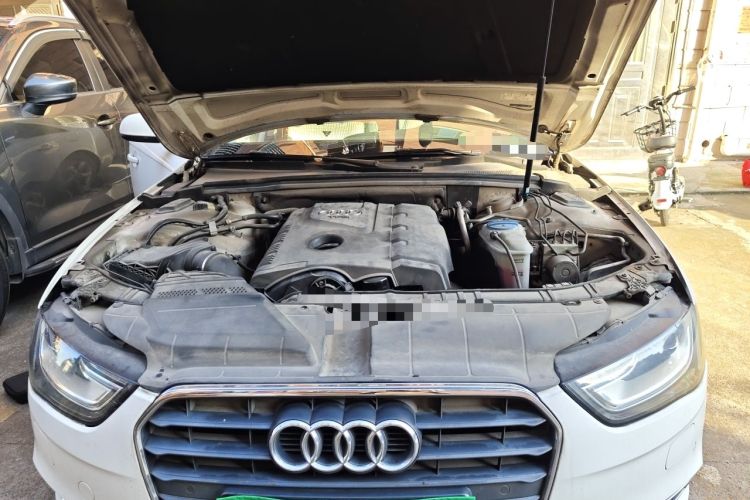 Used Audi A4L 2013 35 TFSI Automatic Standard Model Engine Bay