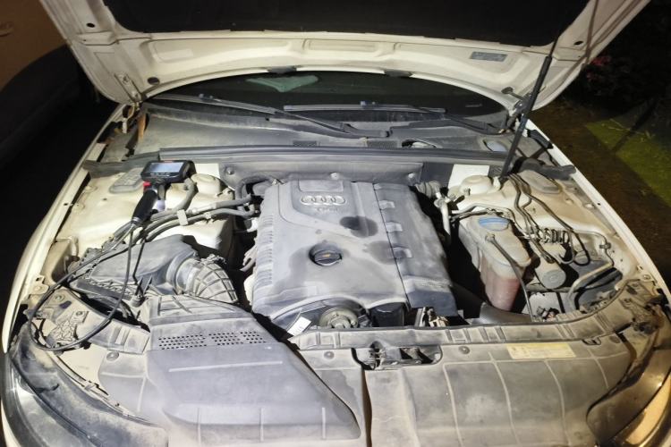 Used Audi A4L 2013 35 TFSI Automatic Standard Model Engine Bay
