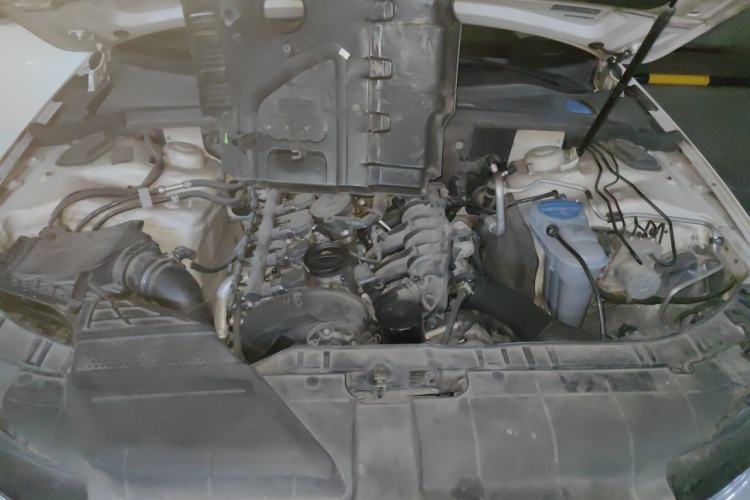 Used Audi A4L 2013 35 TFSI Automatic Standard Model Engine Bay