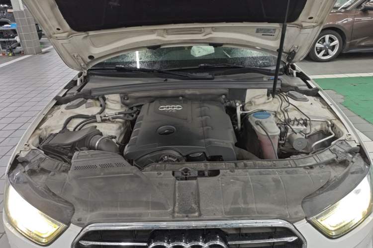 Used Audi A4L 2013 35 TFSI Automatic Standard Model Engine Bay