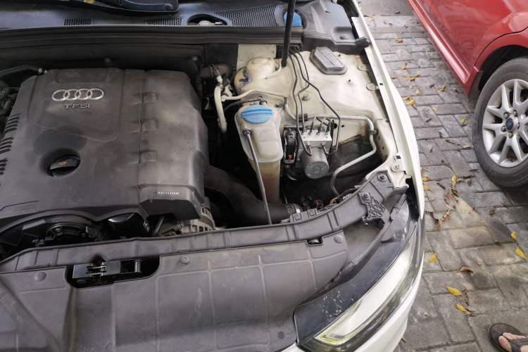 Used Audi A4L 2013 35 TFSI Automatic Standard Model Engine Bay Left