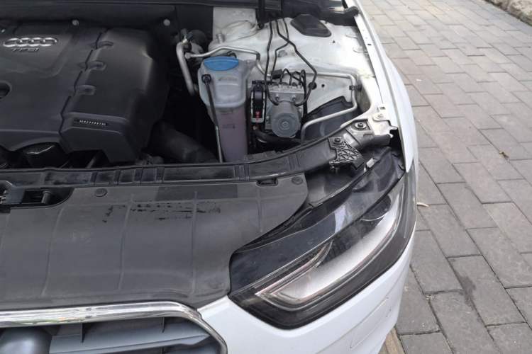 Used Audi A4L 2013 35 TFSI Automatic Technology Edition Engine Bay Left