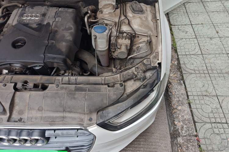 Used Audi A4L 2013 35 TFSI Automatic Standard Model Engine Bay Left