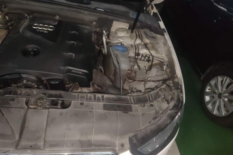 Used Audi A4L 2013 35 TFSI Automatic Comfort Model Engine Bay Left
