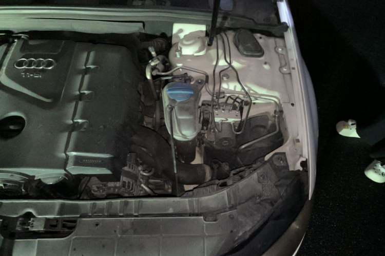 Used Audi A4L 2013 35 TFSI Automatic Comfort Model Engine Bay Left