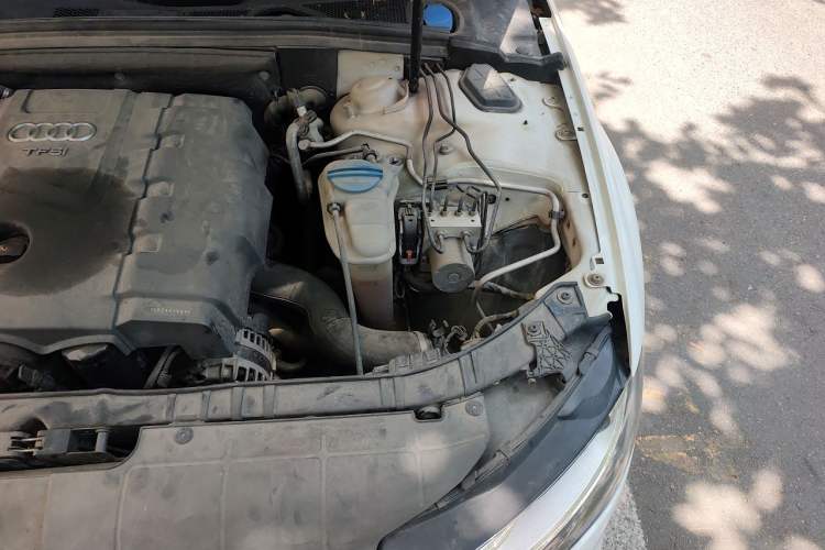 Used Audi A4L 2013 35 TFSI Automatic Standard Model Engine Bay Left