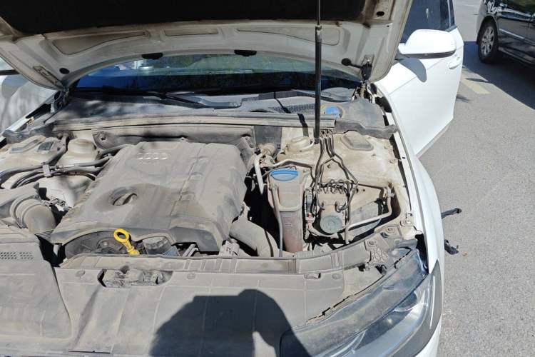 Used Audi A4L 2013 35 TFSI Automatic Comfort Model Engine Bay Left