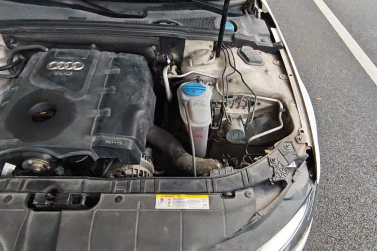 Used Audi A4L 2013 35 TFSI Automatic Technology Edition Engine Bay Left