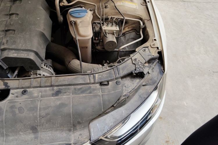 Used Audi A4L 2013 35 TFSI Automatic Standard Model Engine Bay Left