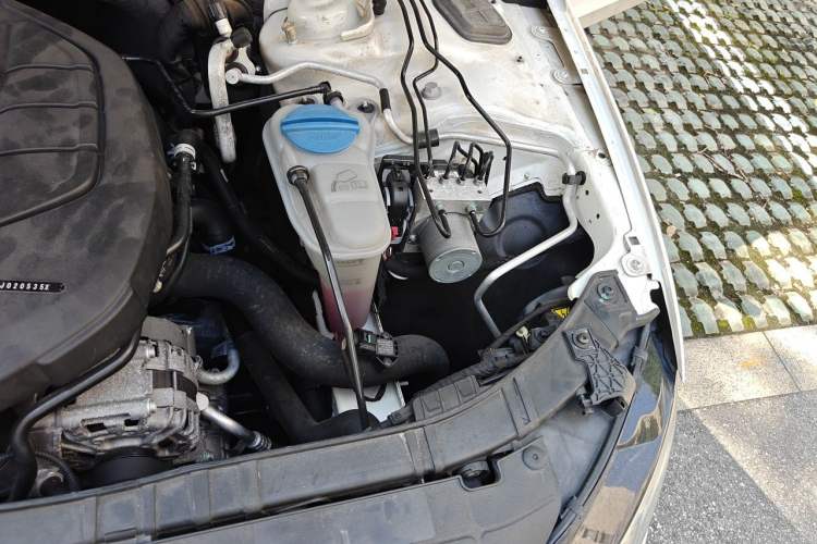 Used Audi A4L 2013 35 TFSI Automatic Standard Model Engine Bay Left