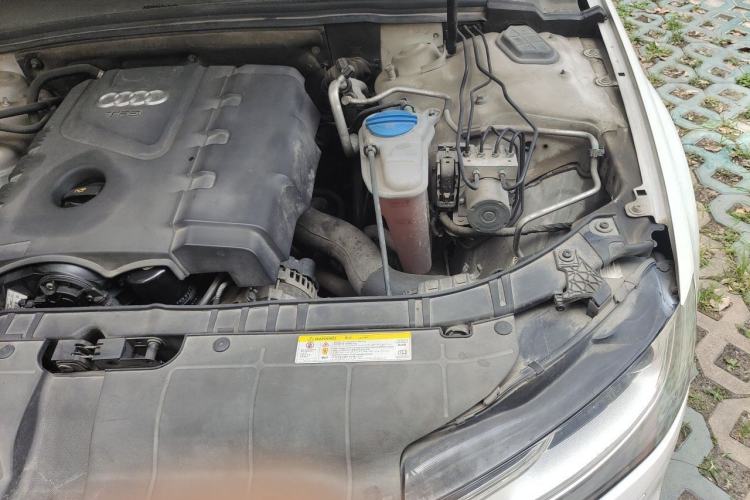 Used Audi A4L 2013 35 TFSI Automatic Comfort Model Engine Bay Left