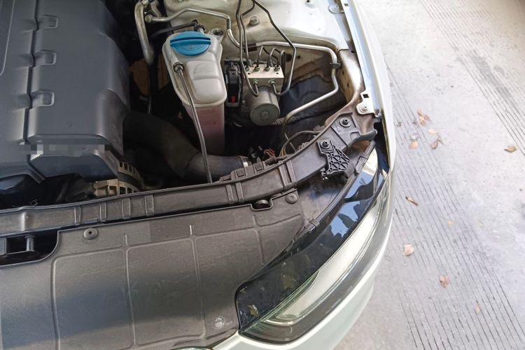 Used Audi A4L 2013 35 TFSI Automatic Standard Model Engine Bay Left