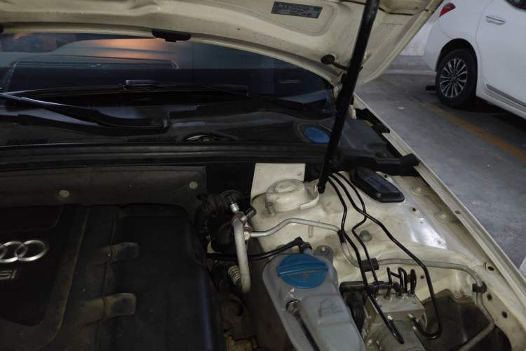 Used Audi A4L 2013 35 TFSI Automatic Comfort Model Engine Bay Left