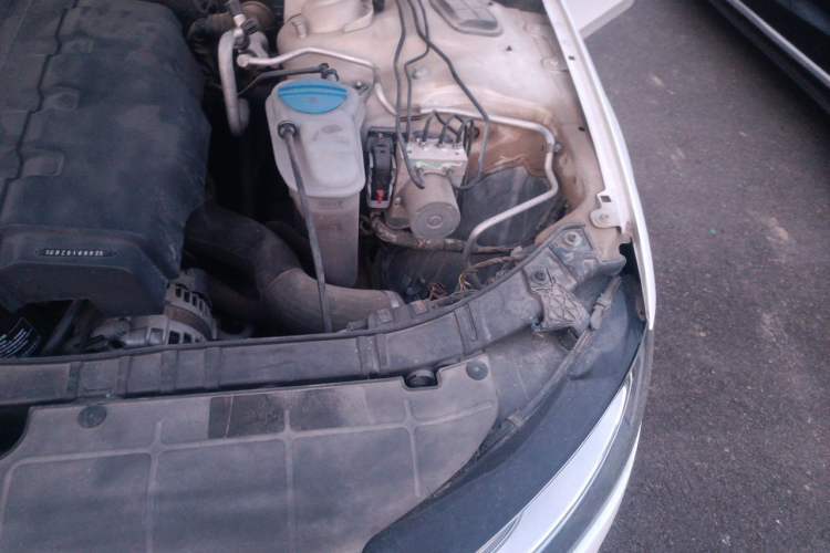Used Audi A4L 2013 35 TFSI Automatic Comfort Model Engine Bay Left