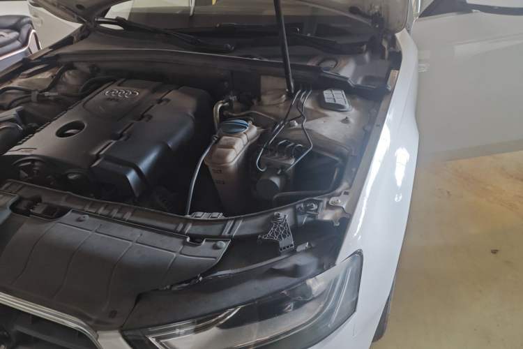 Used Audi A4L 2013 35 TFSI Automatic Comfort Model Engine Bay Left