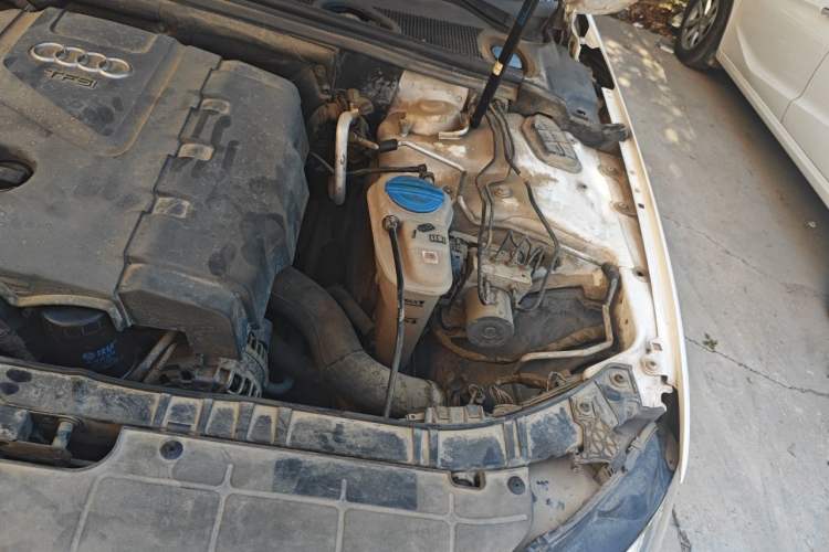 Used Audi A4L 2013 35 TFSI Automatic Standard Model Engine Bay Left