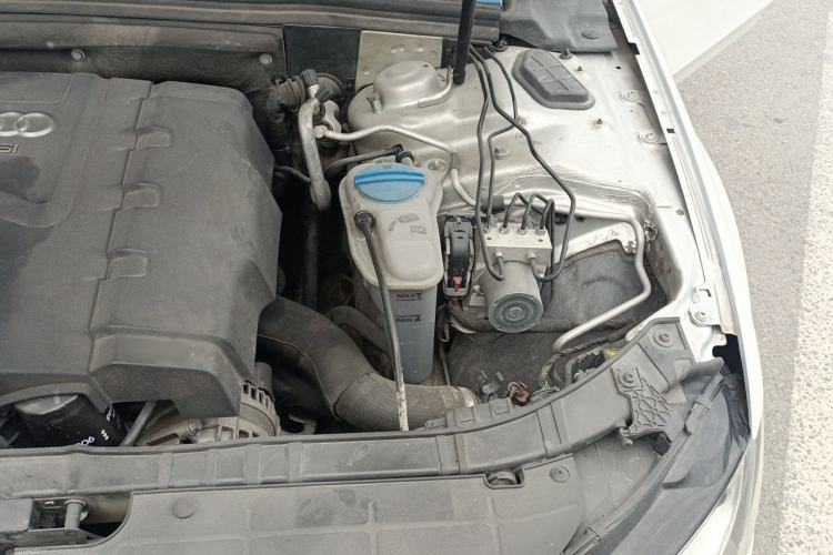 Used Audi A4L 2013 35 TFSI Automatic Standard Model Engine Bay Left