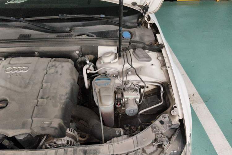 Used Audi A4L 2013 35 TFSI Automatic Standard Model Engine Bay Left