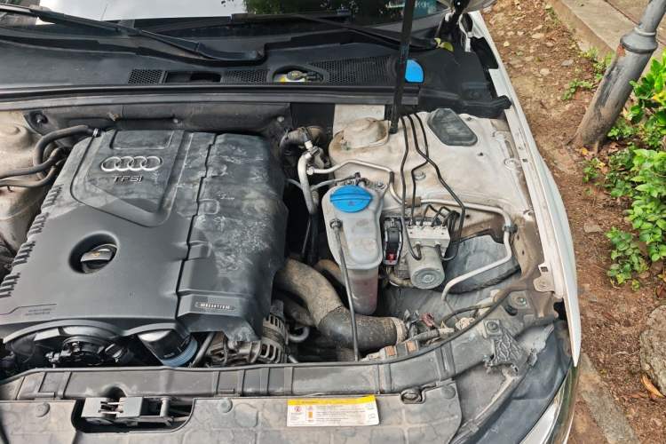 Used Audi A4L 2013 35 TFSI Automatic Standard Model Engine Bay Left