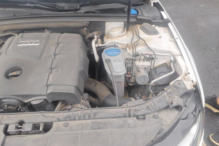 Used Audi A4L 2013 35 TFSI Automatic Technology Edition Engine Bay Left