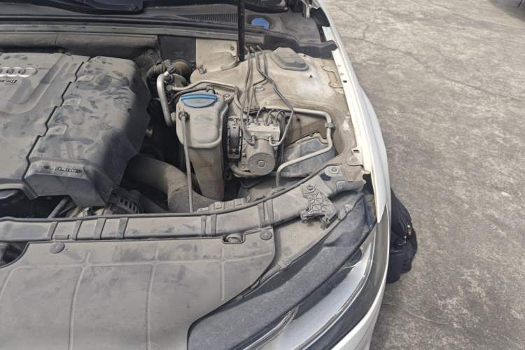 Used Audi A4L 2013 35 TFSI Automatic Standard Model Engine Bay Left