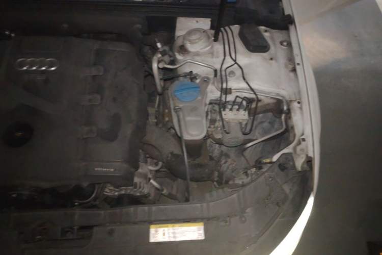 Used Audi A4L 2013 35 TFSI Automatic Comfort Model Engine Bay Left