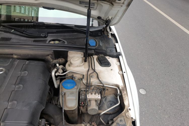 Used Audi A4L 2013 35 TFSI Automatic Technology Edition Engine Bay Left