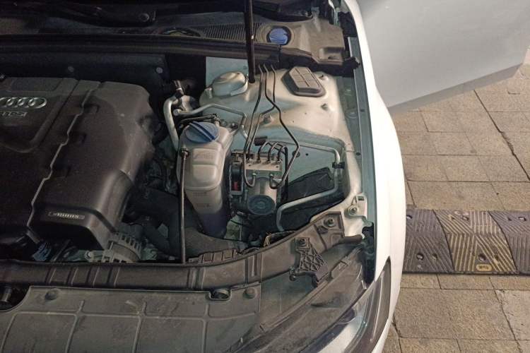 Used Audi A4L 2013 35 TFSI Automatic Standard Model Engine Bay Left