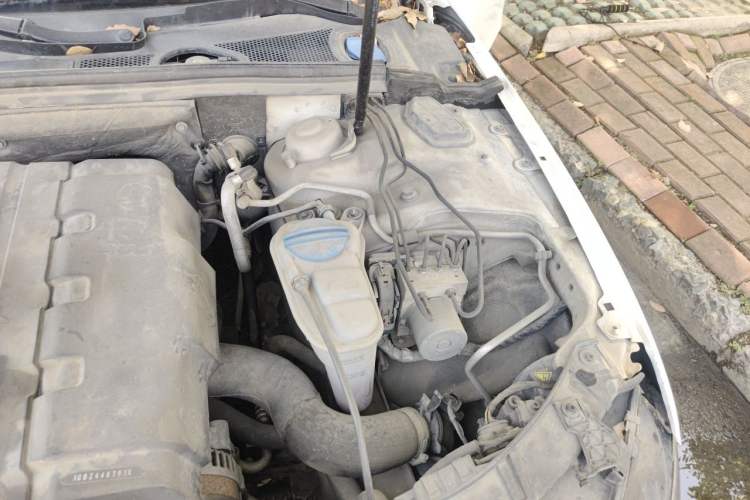 Used Audi A4L 2013 35 TFSI Automatic Standard Model Engine Bay Left