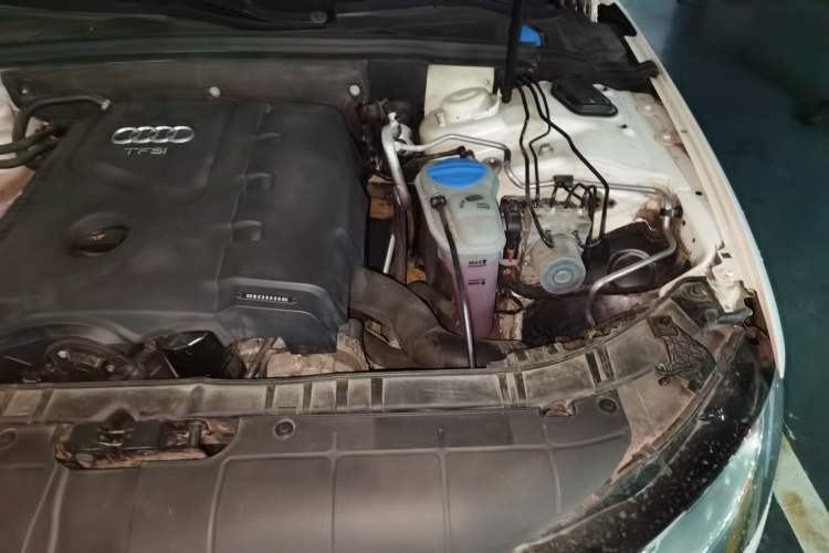 Used Audi A4L 2013 35 TFSI Automatic Comfort Model Engine Bay Left
