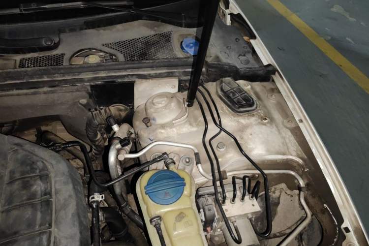 Used Audi A4L 2013 35 TFSI Automatic Standard Model Engine Bay Left