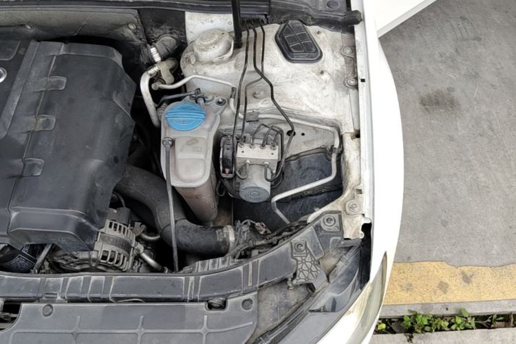Used Audi A4L 2013 35 TFSI Automatic Standard Model Engine Bay Left