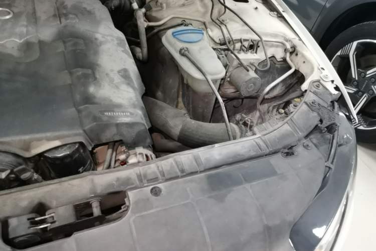 Used Audi A4L 2013 35 TFSI Automatic Comfort Model Engine Bay Left