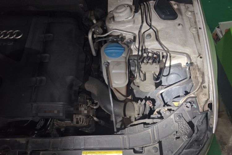 Used Audi A4L 2013 35 TFSI Automatic Technology Edition Engine Bay Left