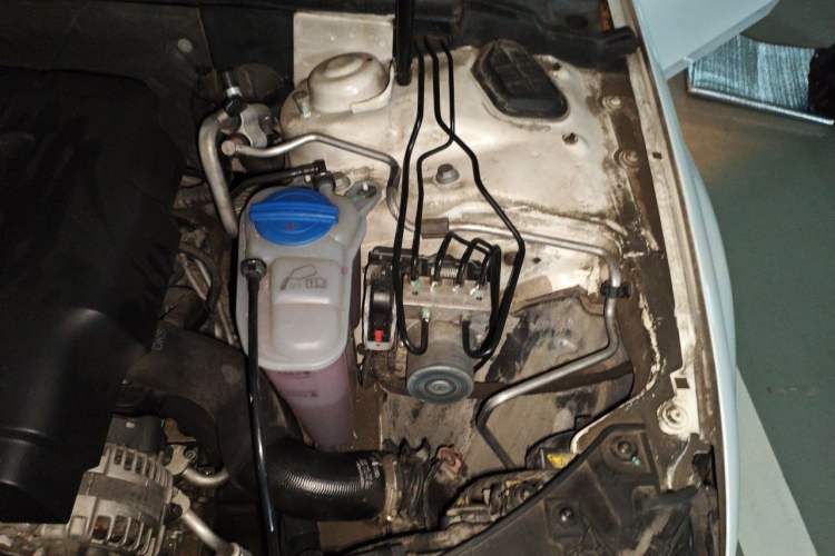 Used Audi A4L 2013 35 TFSI Automatic Comfort Model Engine Bay Left