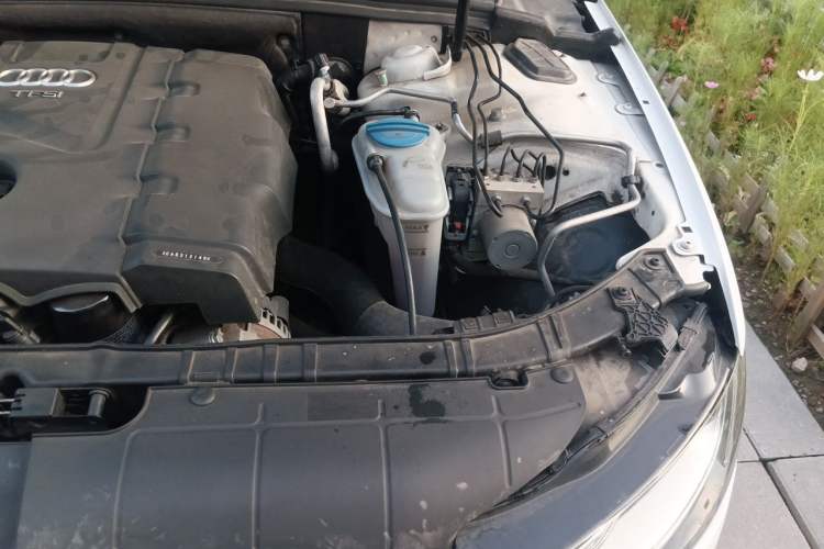 Used Audi A4L 2013 35 TFSI Automatic Standard Model Engine Bay Left