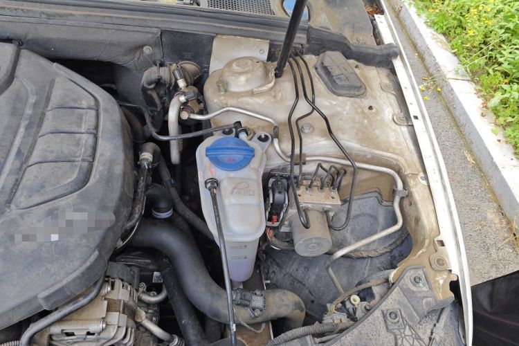 Used Audi A4L 2013 35 TFSI Automatic Comfort Model Engine Bay Left